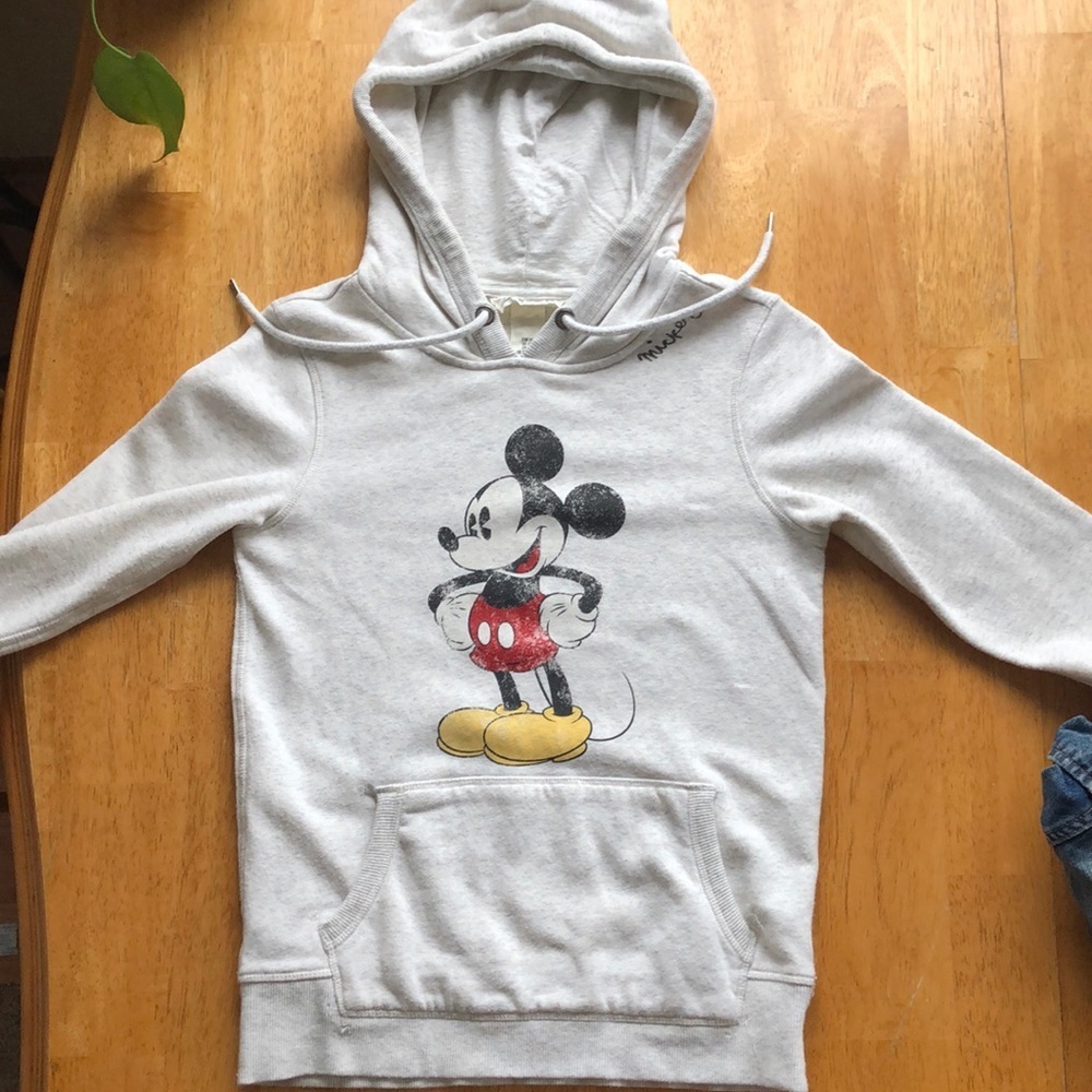 H&M MICKEY MOUSE HOODED SWEATSHIRT IN GUC.